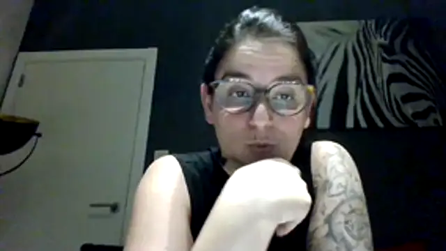 Snapshot of hottyFcup chatting on 17, 11, 2025 hottyFcup online show from 17, 11, 2025