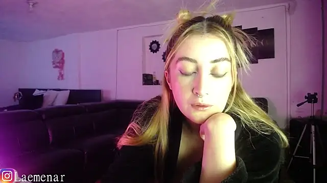 Snapshot of Saraa-Smith chatting on 7, 11, 2025 Saraa-Smith online show from 7, 11, 2025