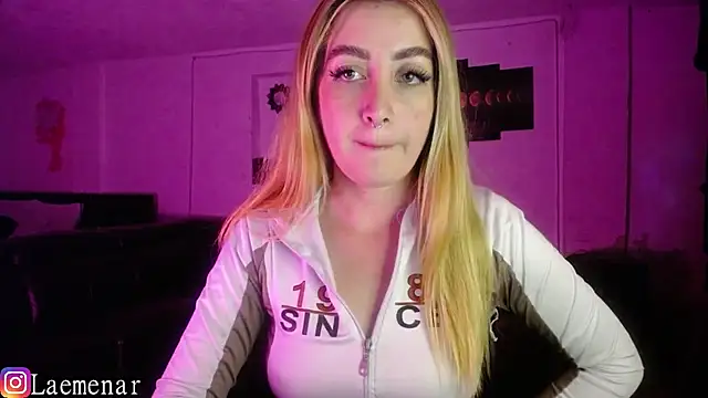 Snapshot of Saraa-Smith chatting on 6, 11, 2025 Saraa-Smith online show from 6, 11, 2025