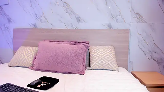 sofiagomez   online show from 23, 11, 2025