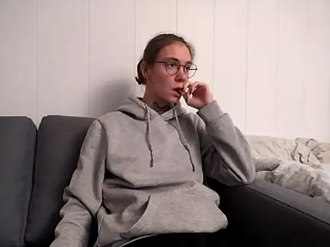 HoneySquirrel online show from 28, 10, 2025