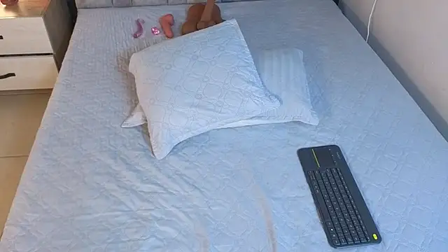 emmi collinss online show from 10, 11, 2025