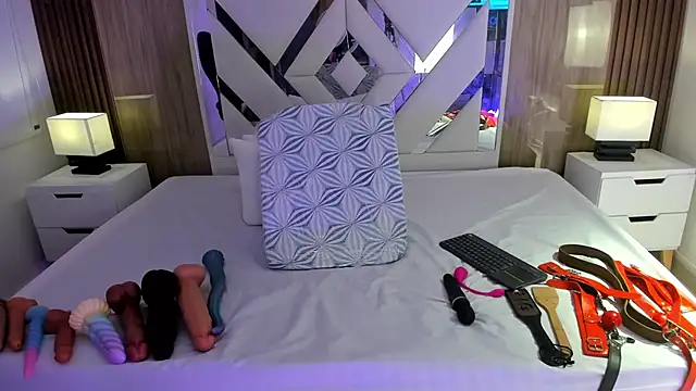VanessaHard as online show from 4, 6, 2026