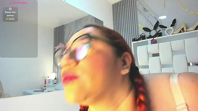 VanessaHard as online show from 4, 11, 2025