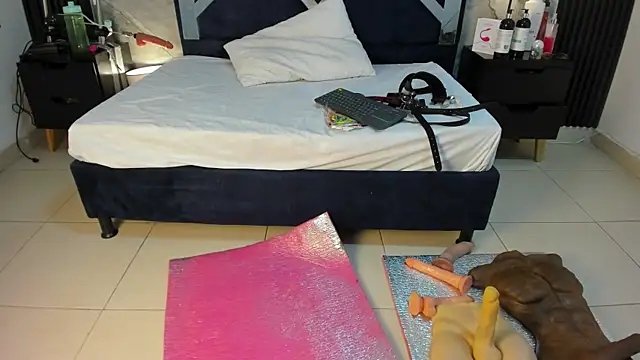 VanessaHard as online show from 28, 11, 2025