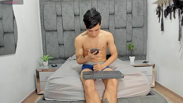 ZafiroAndFlynn online show from 25, 3, 2026