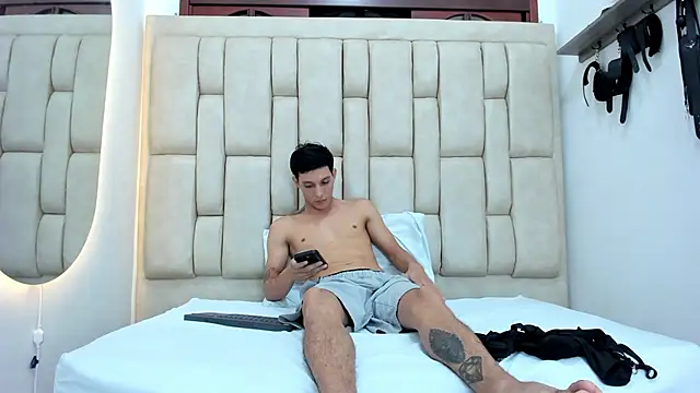 ZafiroAndFlynn online show from 10, 10, 2025