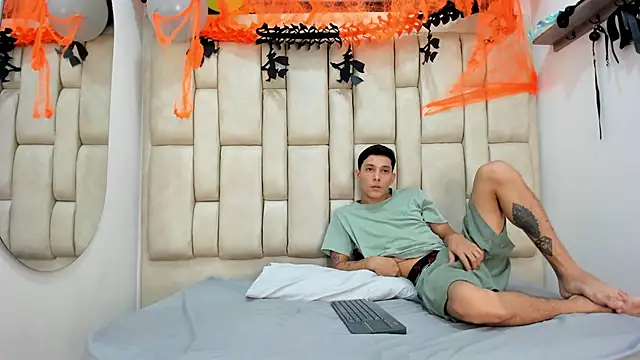 ZafiroAndFlynn online show from 27, 10, 2025