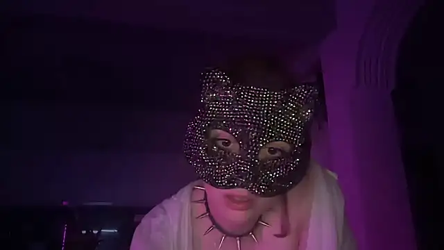 Lunahadidd online show from 5, 3, 2026