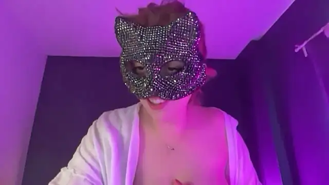 Lunahadidd online show from 12, 4, 2026