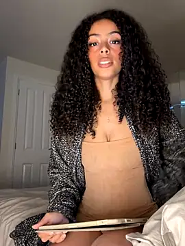 Snapshot of yasmingarcia chatting on 27, 10, 2025 yasmingarcia online show from 27, 10, 2025