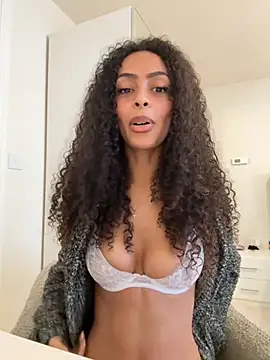 Snapshot of yasmingarcia chatting on 29, 10, 2025 yasmingarcia online show from 29, 10, 2025