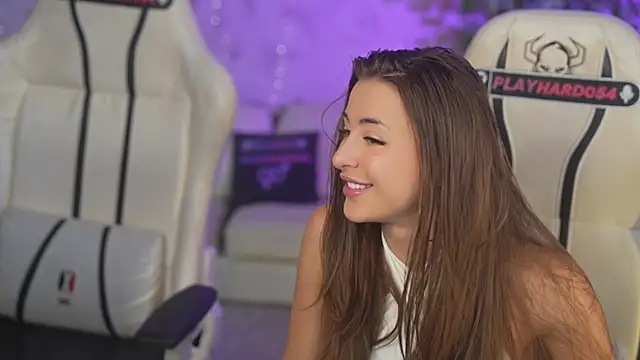 Luna secretgirl online show from 5, 7, 2026
