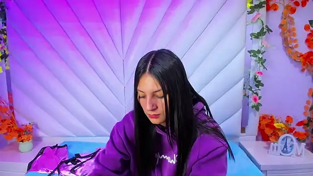  Luna Bennett online show from 12, 11, 2025