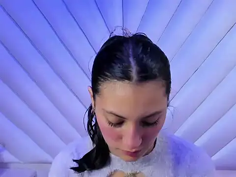  Luna Bennett online show from 4, 11, 2025