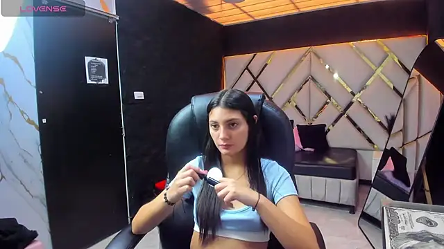  Luna Bennett online show from 1, 7, 2026