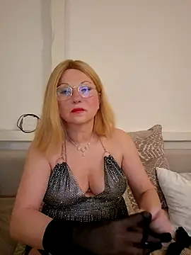 TinaLizxh online show from 18, 3, 2026