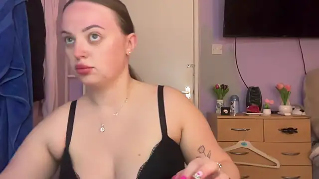 SexySashaxox online show from 6, 4, 2026