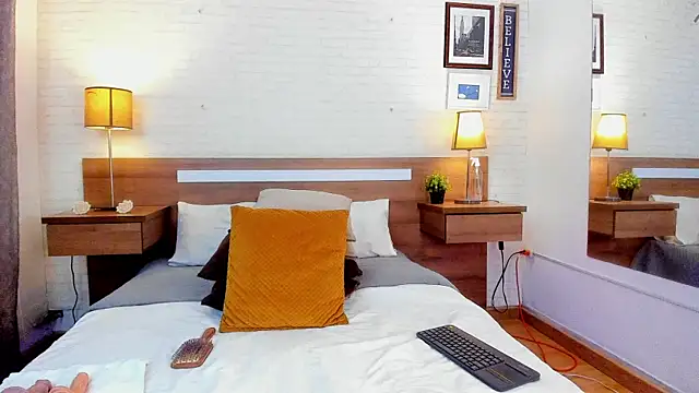 JenniferAuriston online show from 9, 11, 2025