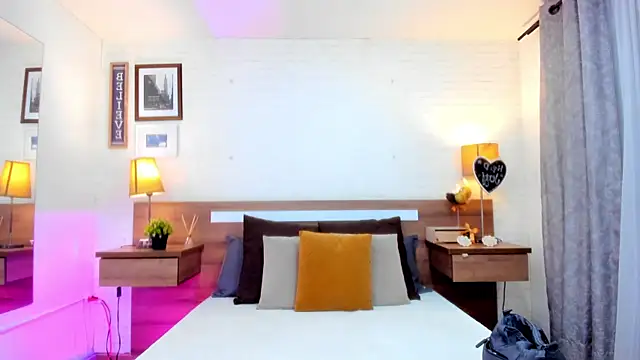 JenniferAuriston online show from 22, 4, 2026