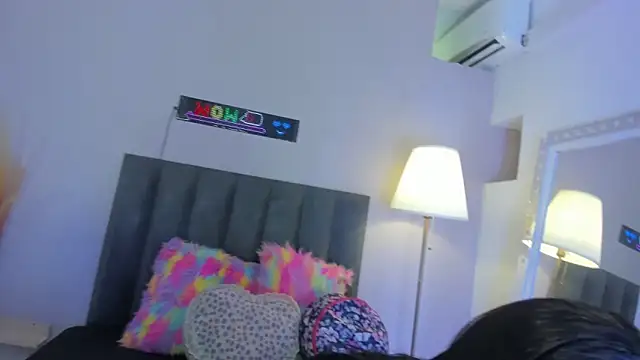 KendraChavez  online show from 15, 2, 2026