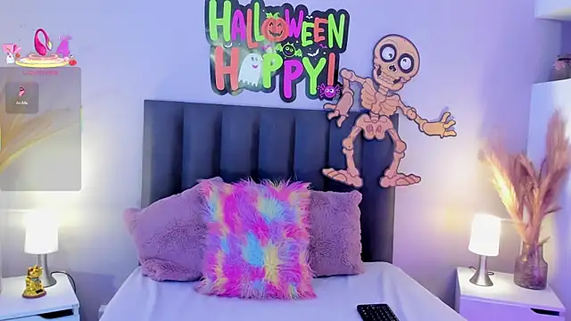 KendraChavez  online show from 9, 10, 2025