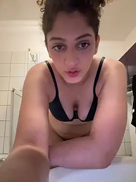 Snapshot of DreamThickCouple chatting on 30, 10, 2025 DreamThickCouple online show from 30, 10, 2025