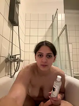 Snapshot of DreamThickCouple chatting on 4, 11, 2025 DreamThickCouple online show from 4, 11, 2025