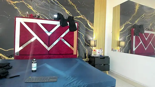 VioletRose as online show from 8, 11, 2025