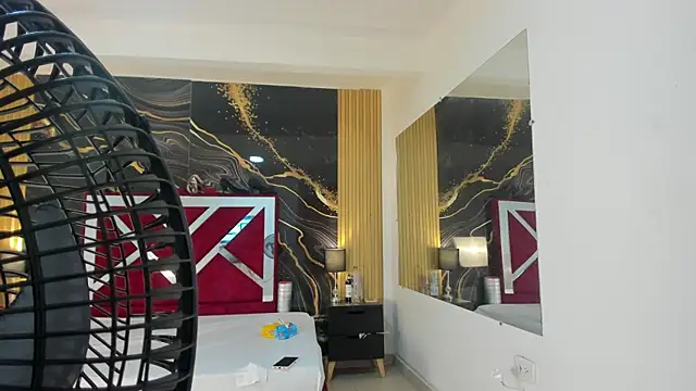 VioletRose as online show from 30, 10, 2025