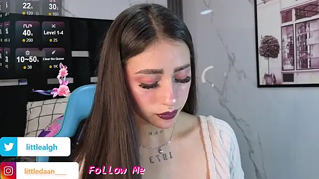 Abril Velvet a  online show from 13, 9, 2025