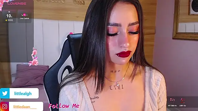 Snapshot of Abril_Velvet_a_ chatting on 22, 10, 2025 Abril Velvet a online show from 22, 10, 2025