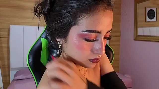 Snapshot of Abril_Velvet_a_ chatting on 23, 11, 2025 Abril Velvet a online show from 23, 11, 2025