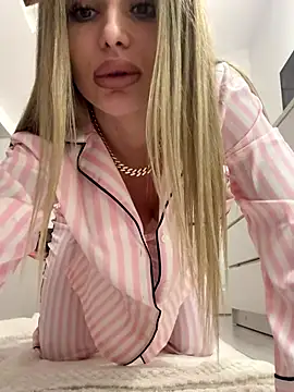 KaseyQuinn  online show from 8, 11, 2025