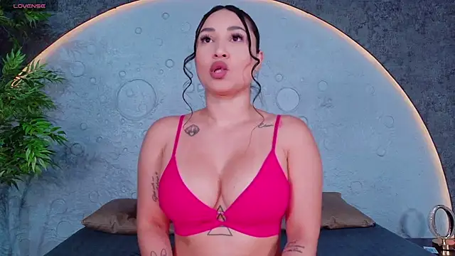 ReinaChloe online show from 19, 5, 2026