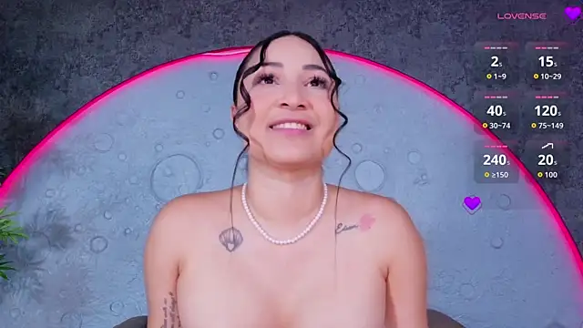 Snapshot of ReinaChloe chatting on 20, 7, 2026 ReinaChloe online show from 20, 7, 2026