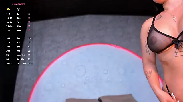 ReinaChloe online show from 27, 3, 2026