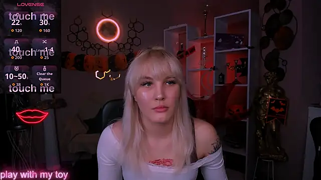 Snapshot of marta_smith chatting on 27, 10, 2025 marta smith online show from 27, 10, 2025