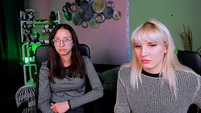 Snapshot of marta_smith chatting on 13, 11, 2025 marta smith online show from 13, 11, 2025