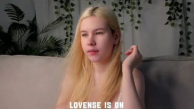 Snapshot of ElizSpieth chatting on 16, 11, 2025 ElizSpieth online show from 16, 11, 2025