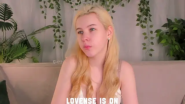 Snapshot of ElizSpieth chatting on 9, 11, 2025 ElizSpieth online show from 9, 11, 2025