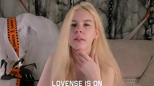 Snapshot of ElizSpieth chatting on 4, 11, 2025 ElizSpieth online show from 4, 11, 2025