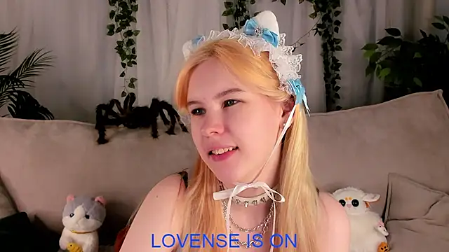 Snapshot of ElizSpieth chatting on 17, 10, 2025 ElizSpieth online show from 17, 10, 2025