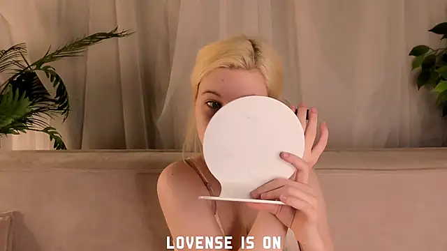 Snapshot of ElizSpieth chatting on 8, 11, 2025 ElizSpieth online show from 8, 11, 2025