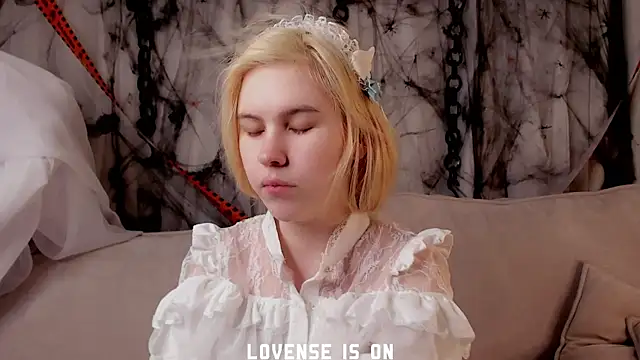 Snapshot of ElizSpieth chatting on 6, 11, 2025 ElizSpieth online show from 6, 11, 2025