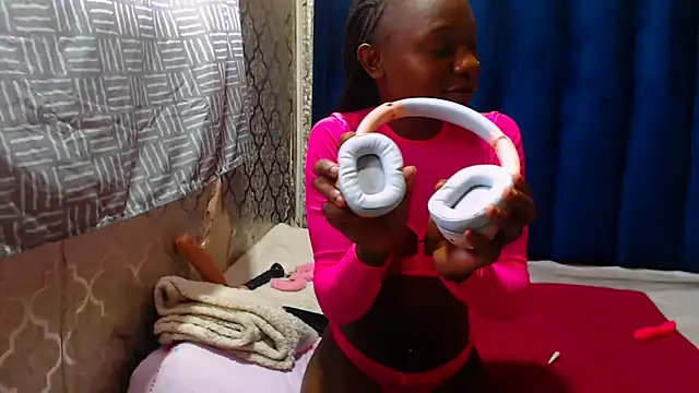 LonelyQueenxx25 online show from 26, 10, 2025