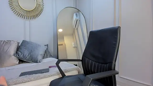 CharlotteBrownn  online show from 14, 10, 2025