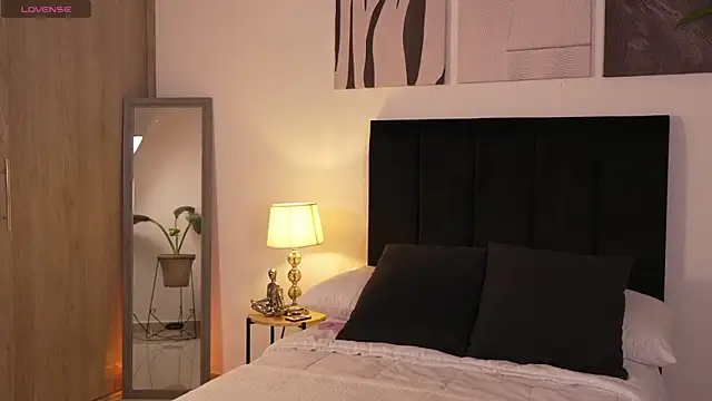 izzyvega   online show from 25, 3, 2026