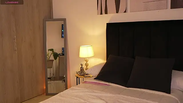 izzyvega   online show from 10, 3, 2026