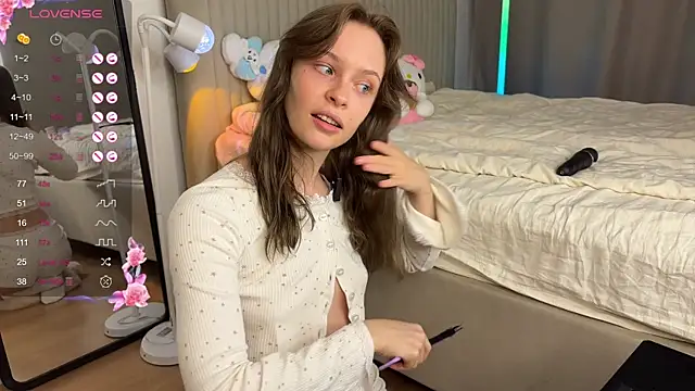 Snapshot of LiaVeygel chatting on 2, 10, 2025 LiaVeygel online show from 2, 10, 2025